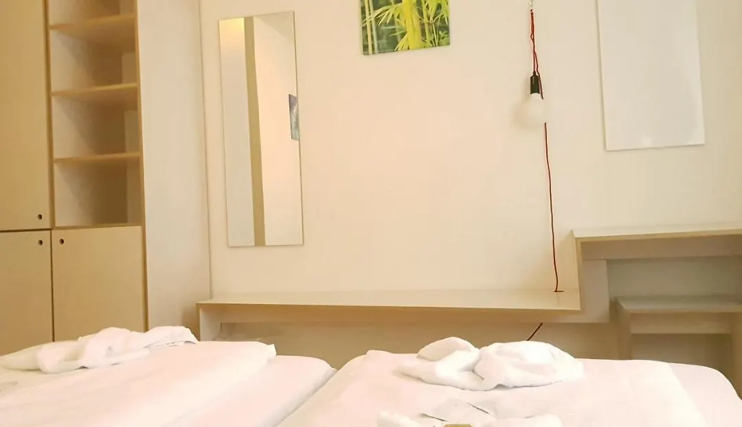Easy-Living Budget Rooms Lindenstrasse 48-1