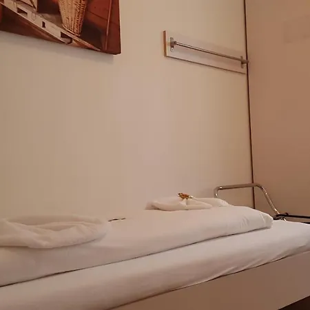Easy-Living Budget Rooms Lindenstrasse 48-3